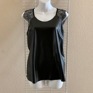 Women’s top / lace detail